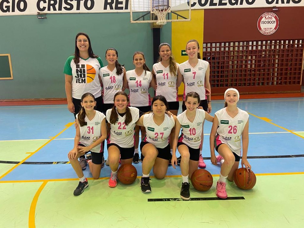 Basquete feminino Unijovem disputa torneio contra Paraguaçu no ginásio do colégio Cristo Rei